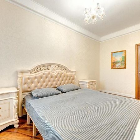 Apartments With 3 Rooms Near Palace Ukraine เคียฟ ภายนอก รูปภาพ