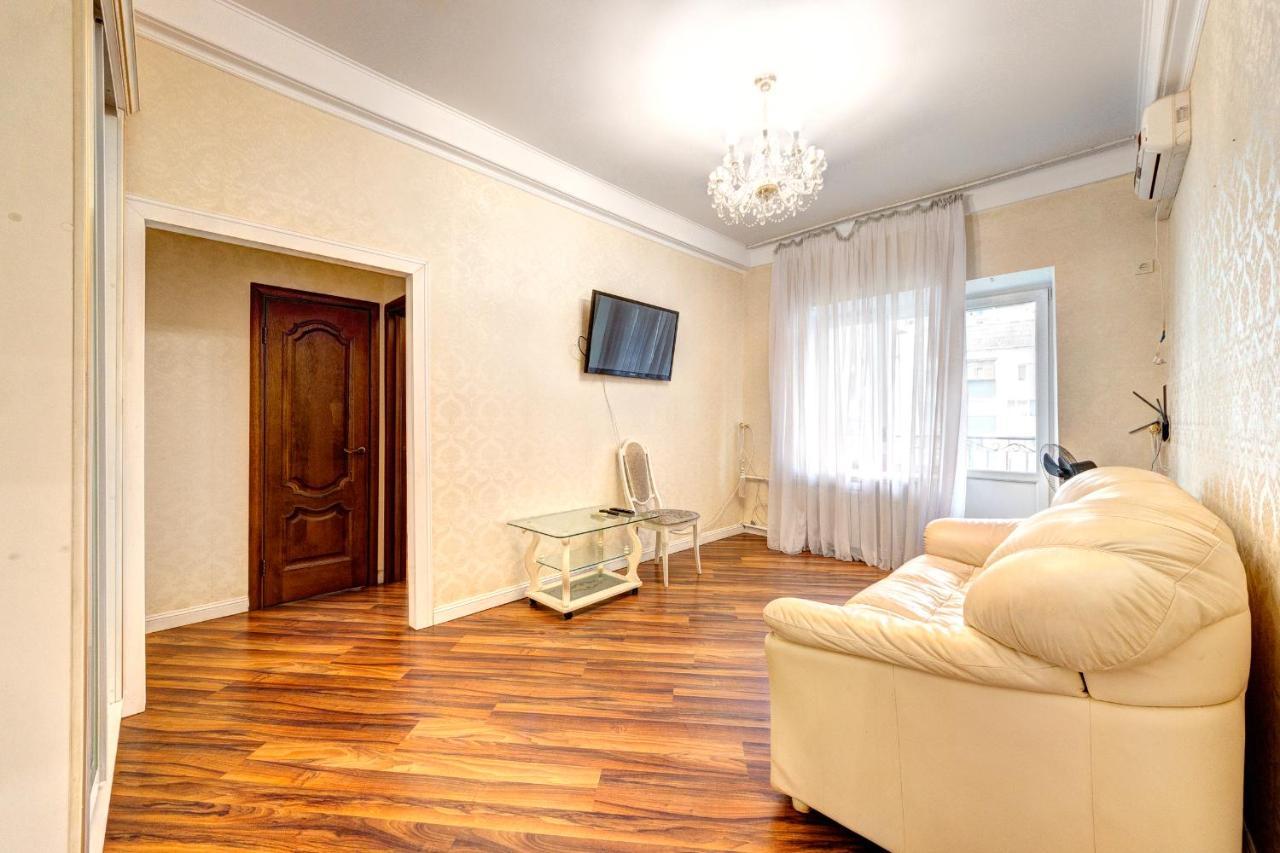 Apartments With 3 Rooms Near Palace Ukraine เคียฟ ภายนอก รูปภาพ